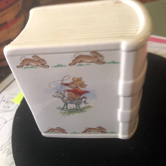 Royal Doultin Bunnykins book bank - Picture 2 of 4